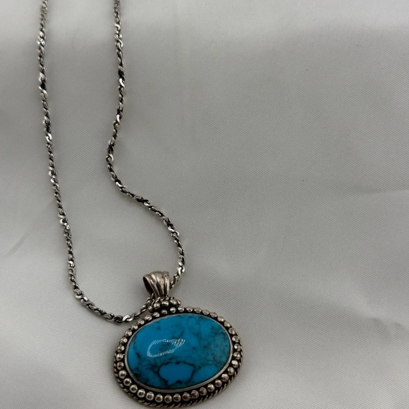 Turquoise Necklace with 9.25 Silver Setting and Beautiful Chain - Picture 1 of 2